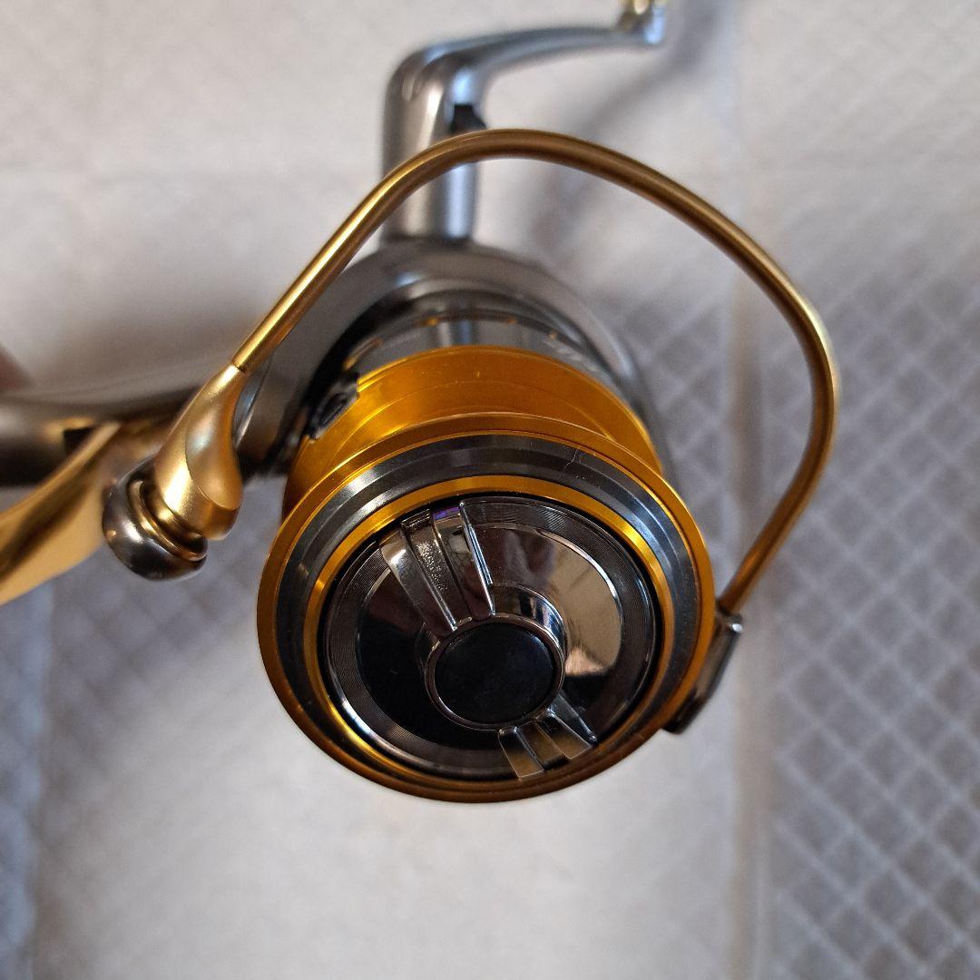 中古美品ダイワ　プレイソ3000HLBD スピニングリール シルバー/ゴールド