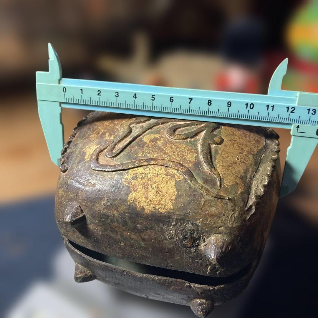 ( T_T)＼(^-^ )何⁇これ、古い五三の桐と梵字の特大の鈴です。