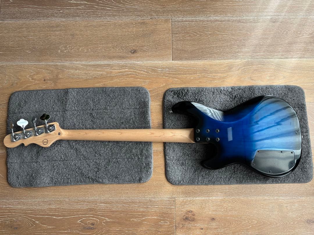 G&L L-2000 エレキベース TRIBUTE ブルーバースト