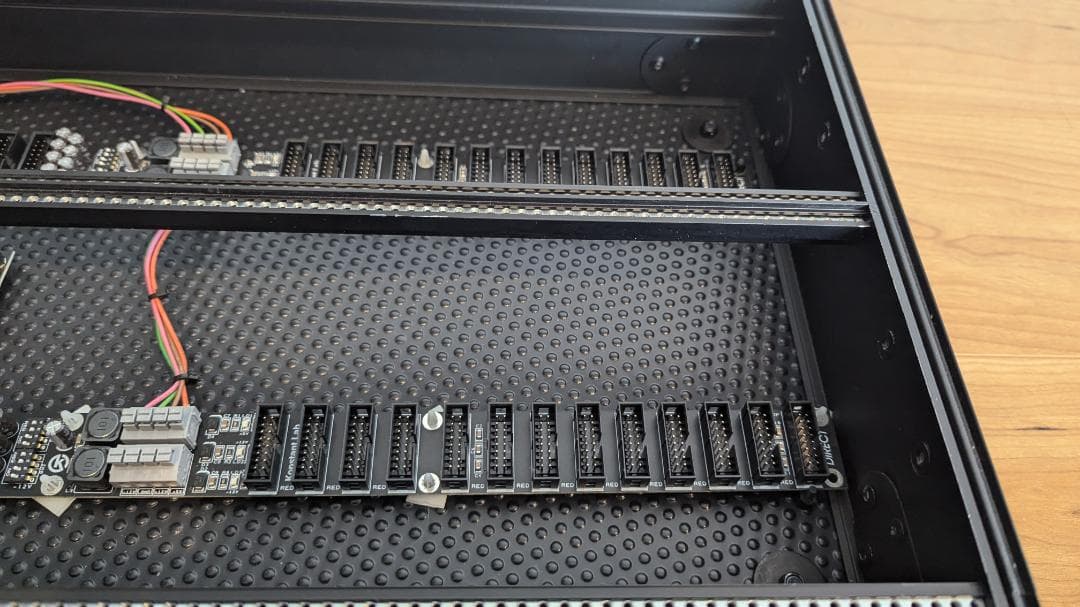 ユーロラックモジュラーシンセケース 6U84HP (Damaru)