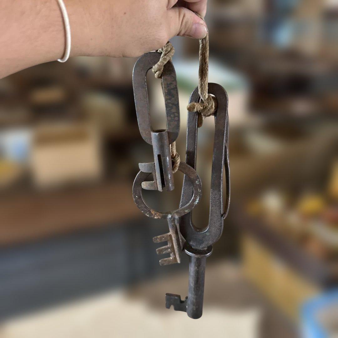 古い蔵の鍵 鉄製 アンティーク 建築金物 4点セット（最大30cm）　明治江戸期