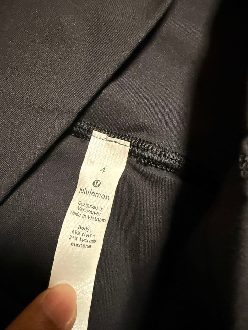ルルレモン　新品未使用　ブラック レギンス サイズ4