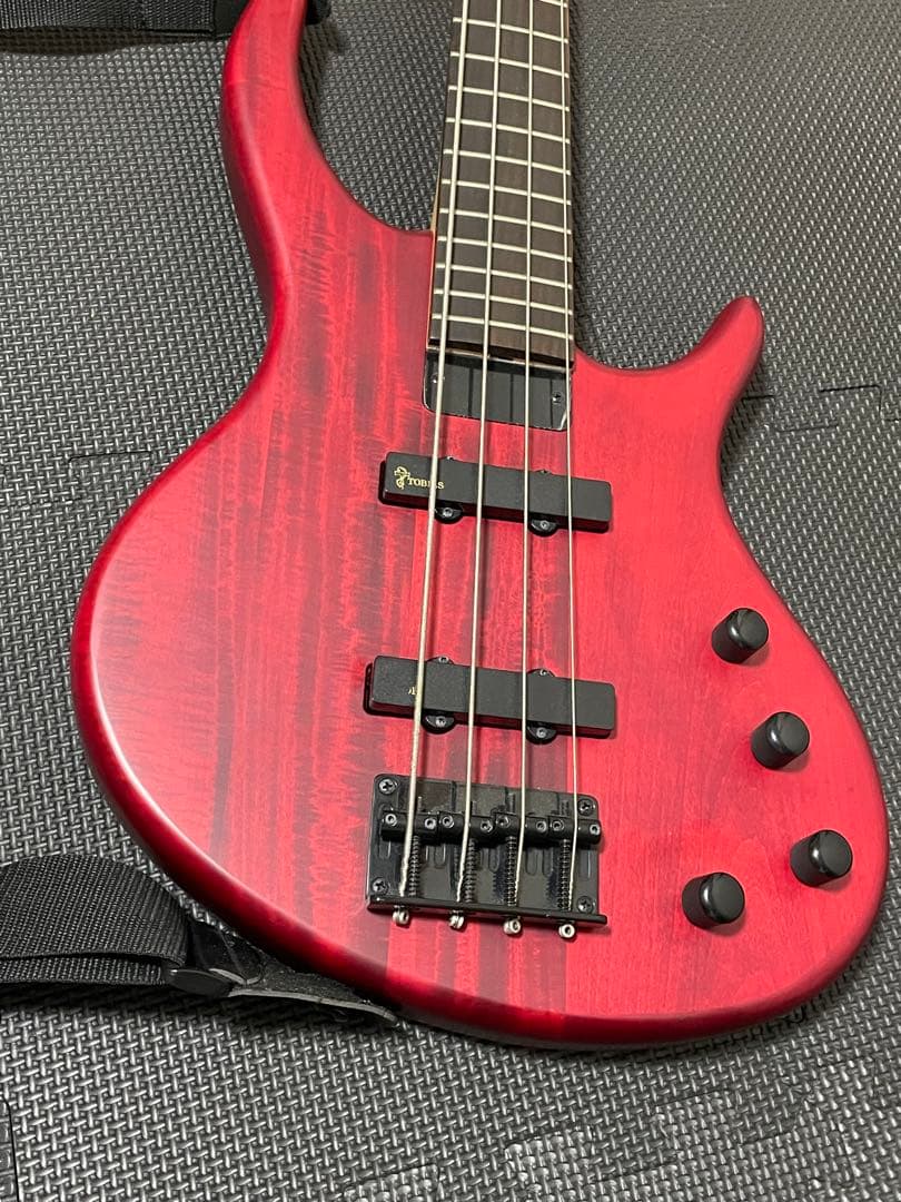 Toby Deluxe IV Walnut Satin エレキベース ケース付