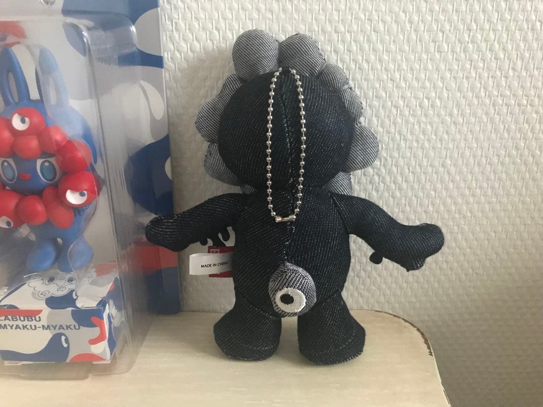 万博2025 黒　エドウィン　ミャクミャク×Labubu フィギュア　ラブブ