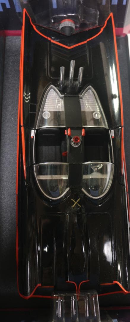 貴重　HOTWHEELS 製　初代バットモービル（ＴＶ版）　 1/18　中古品