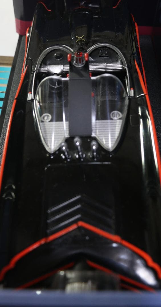 貴重　HOTWHEELS 製　初代バットモービル（ＴＶ版）　 1/18　中古品