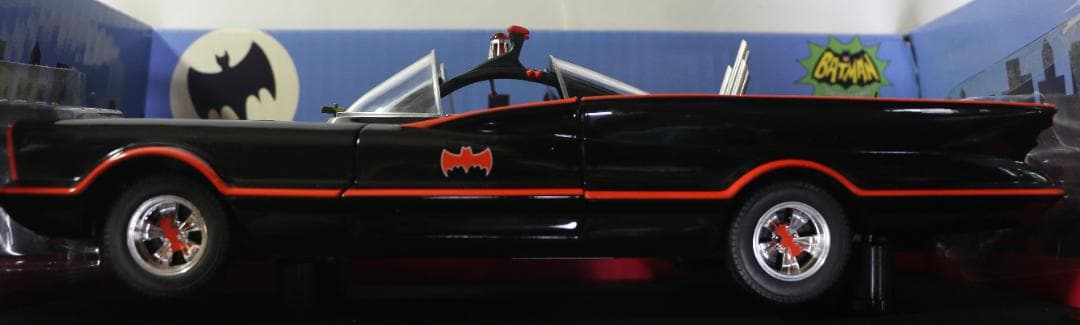 貴重　HOTWHEELS 製　初代バットモービル（ＴＶ版）　 1/18　中古品