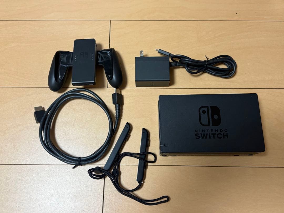 ニンテンドーSwitch 本体　中古　コントローラー3個あり