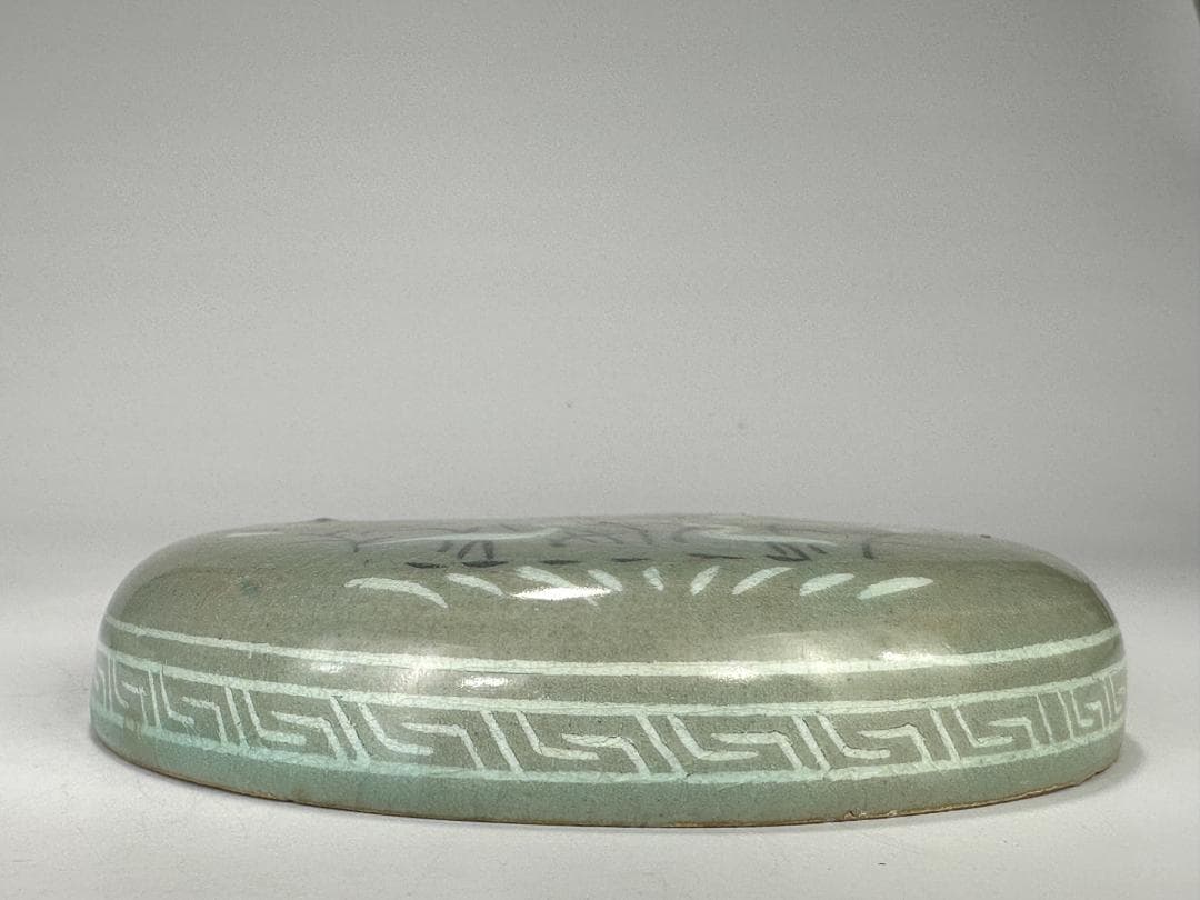 韓国美術　高麗青磁　黒白象嵌　花卉文　香合　時代　古物　朝鮮古陶磁