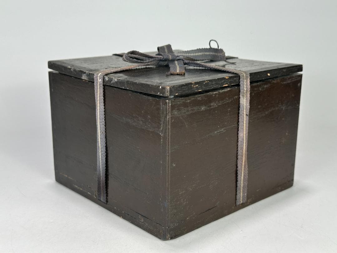 韓国美術　高麗青磁　黒白象嵌　花卉文　香合　時代　古物　朝鮮古陶磁