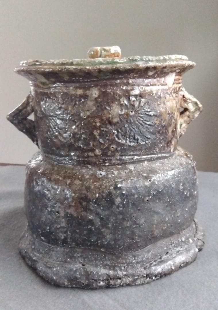 信楽焼　自然灰釉究極美逸品　谷清右衛門　茶道具伊賀写 双耳水指 塗蓋 付　共箱