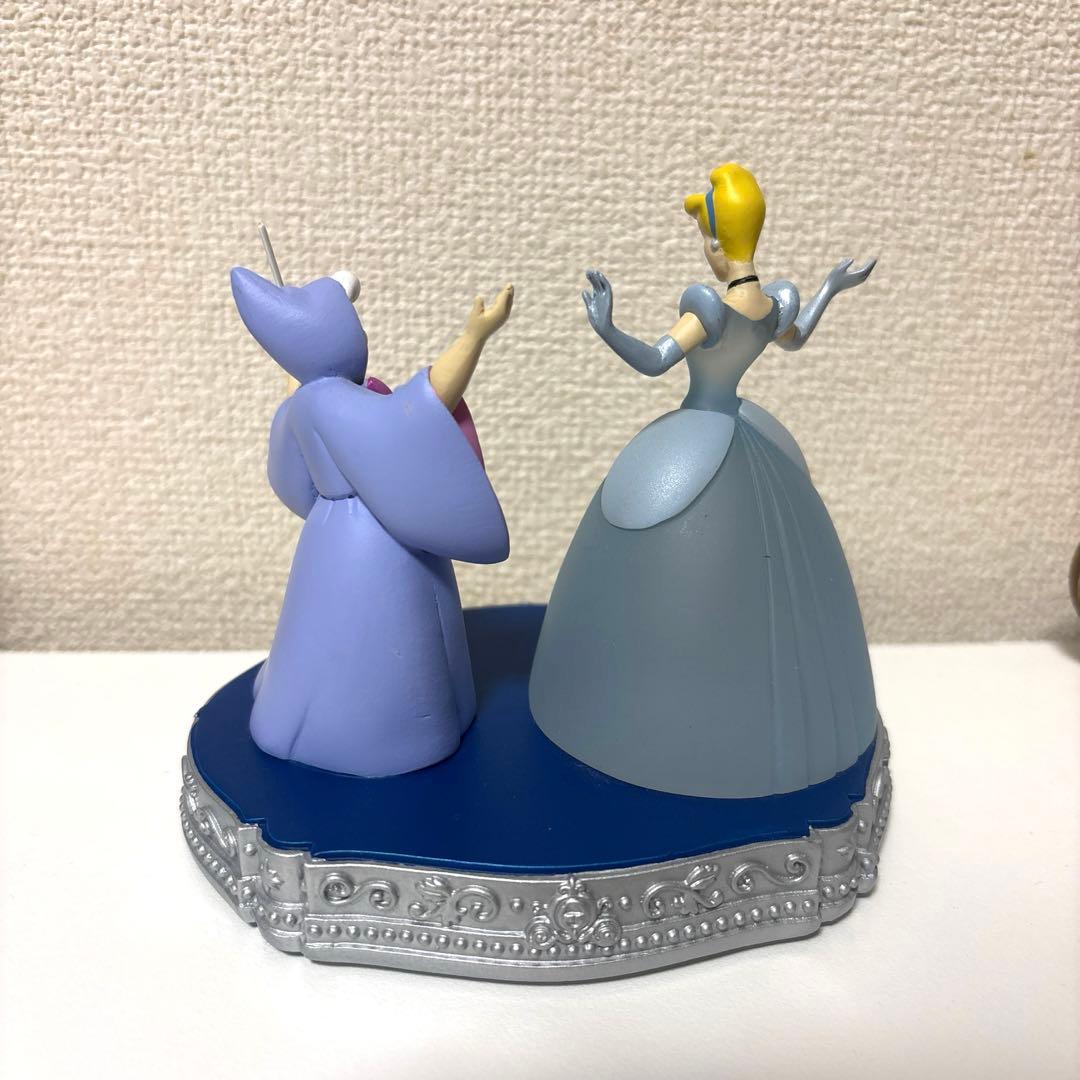 ディズニー　シンデレラ　フィギュア　スノードーム
