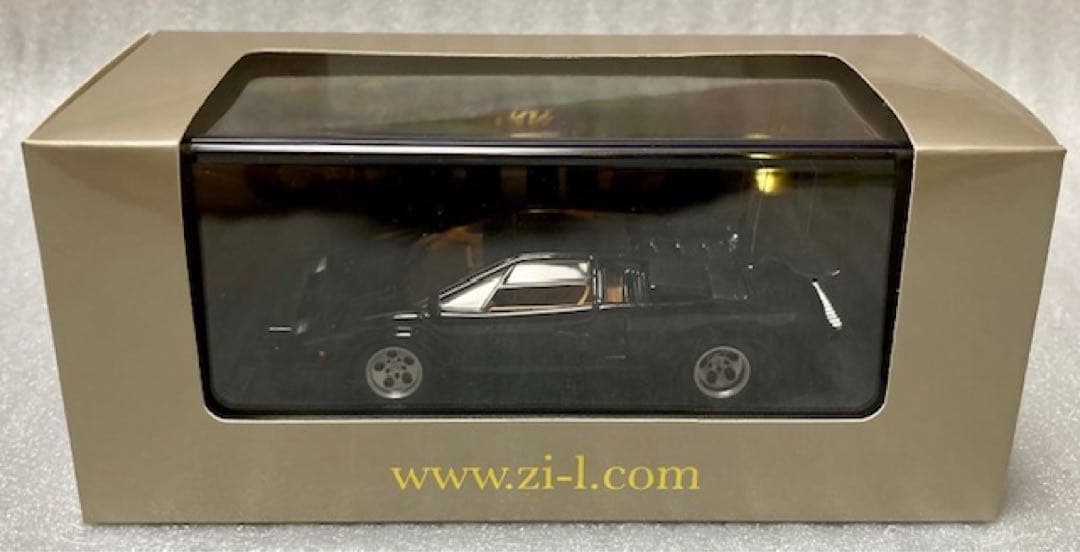 ジール特注1/43ランボルギーニカウンタック12本マフラー仕様 超希少 極美品！