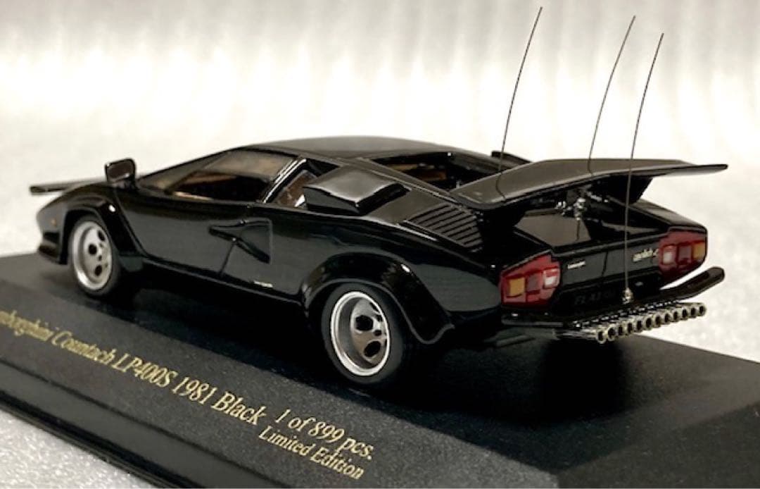 ジール特注1/43ランボルギーニカウンタック12本マフラー仕様 超希少 極美品！