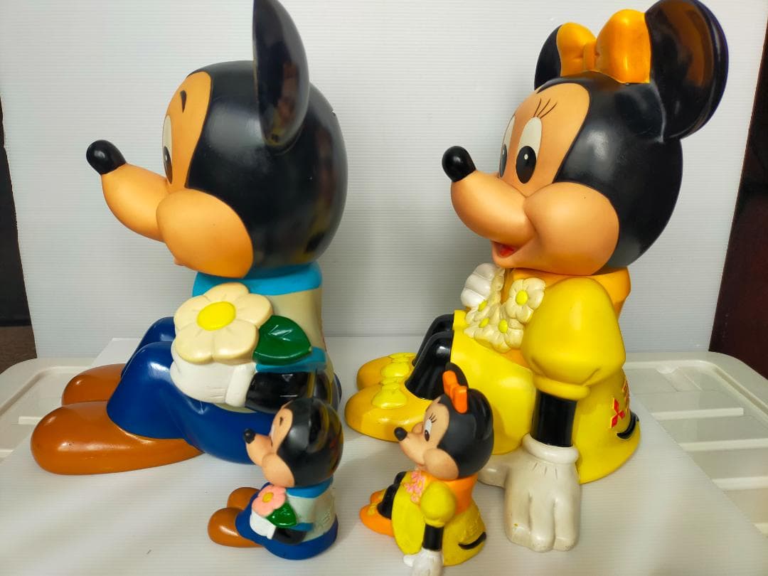 三菱銀行　貯金箱　カウンター用２体、小８体　ミッキー　ミニー