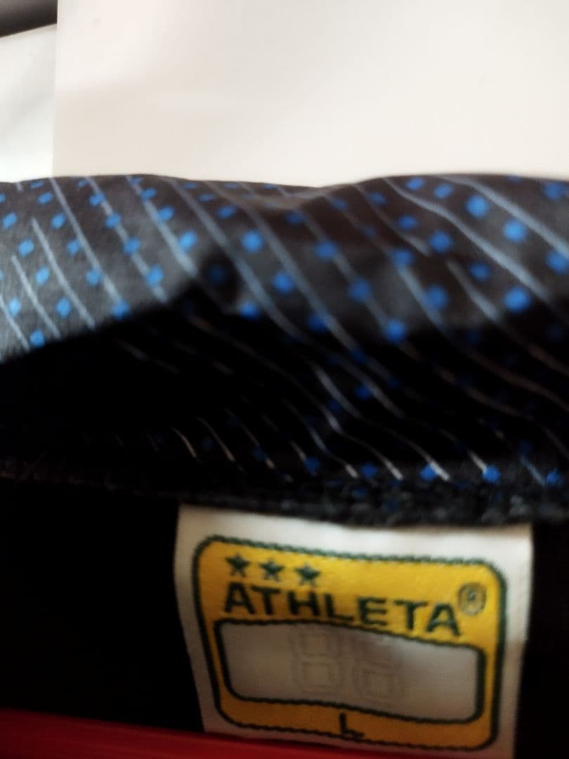 ATHLETA ピステ・ウィンドブレーカー L ブラック