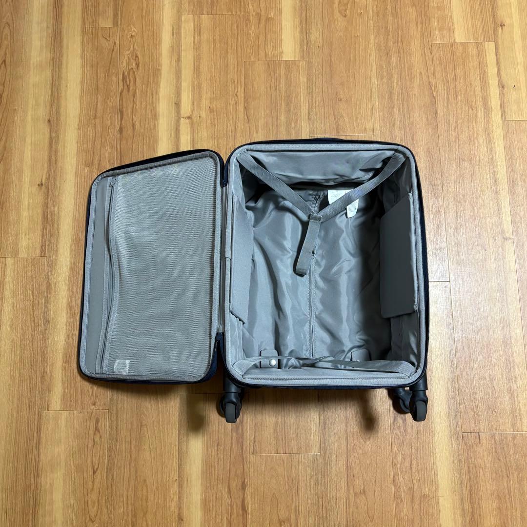 半分の厚みで収納できるソフトキャリー 小型(36L) ネイビー