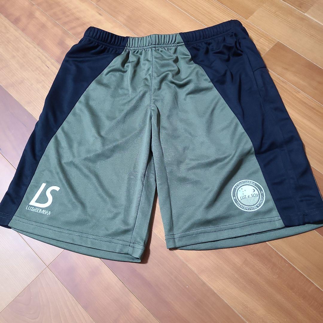 オリーブグリーン 半袖シャツとショートパンツ セット