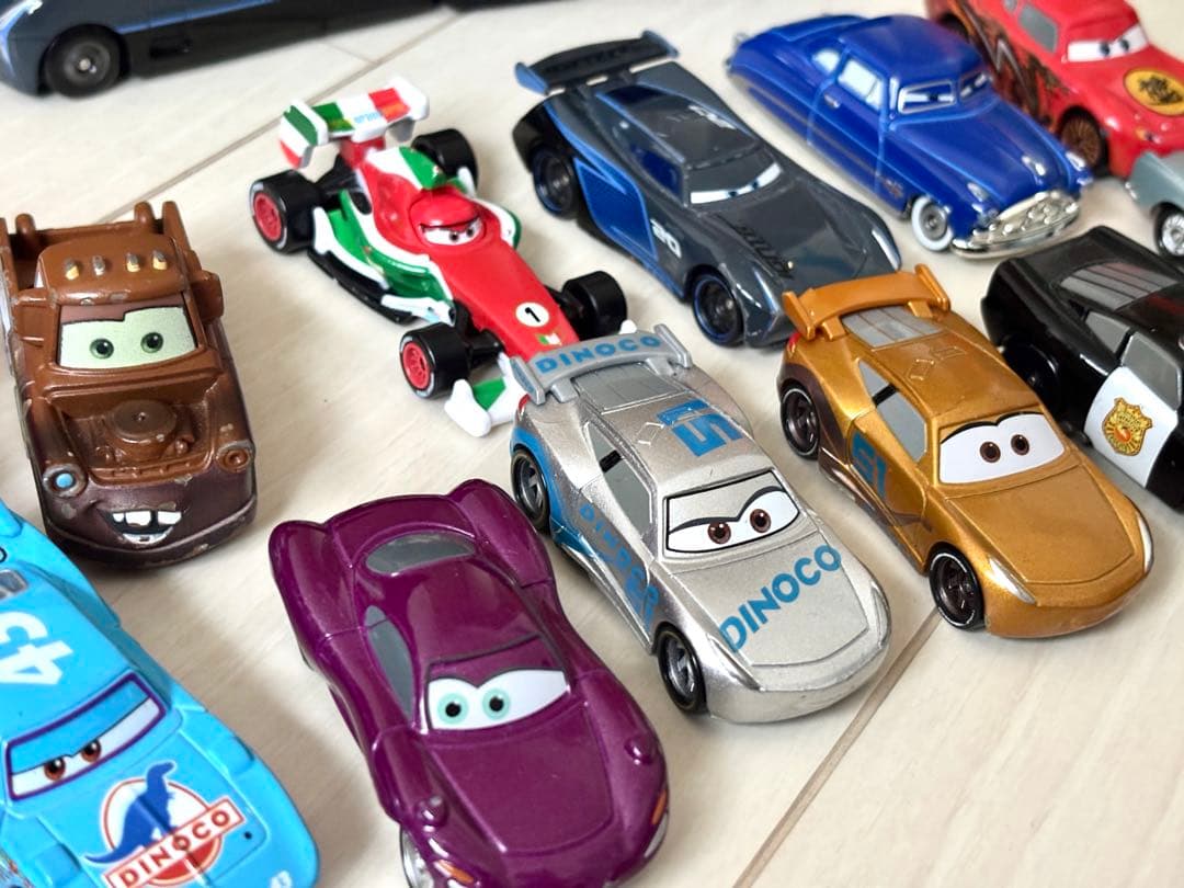 トミカ カーズ　20台 トレーラー付き