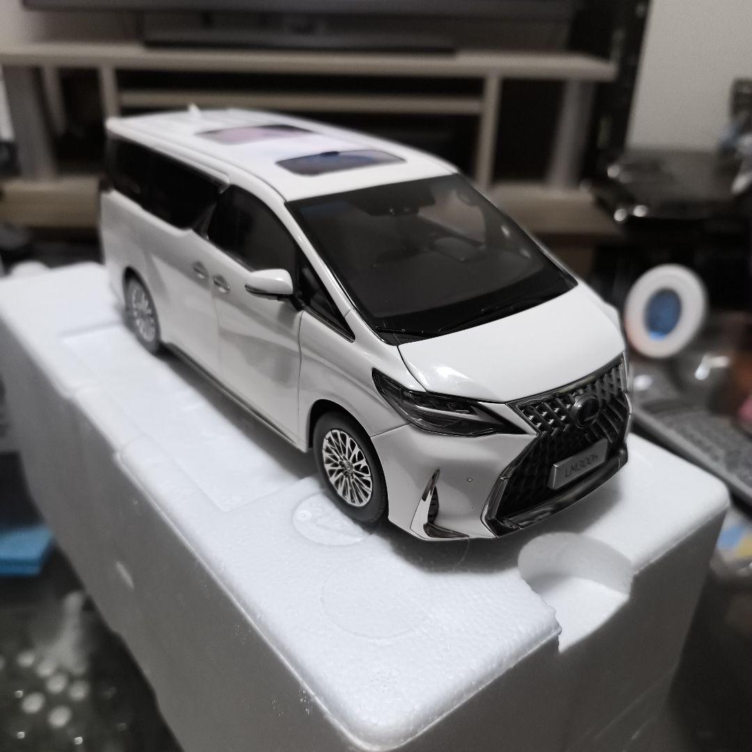 京商 1/18レクサス Lexus LM300h ホワイト