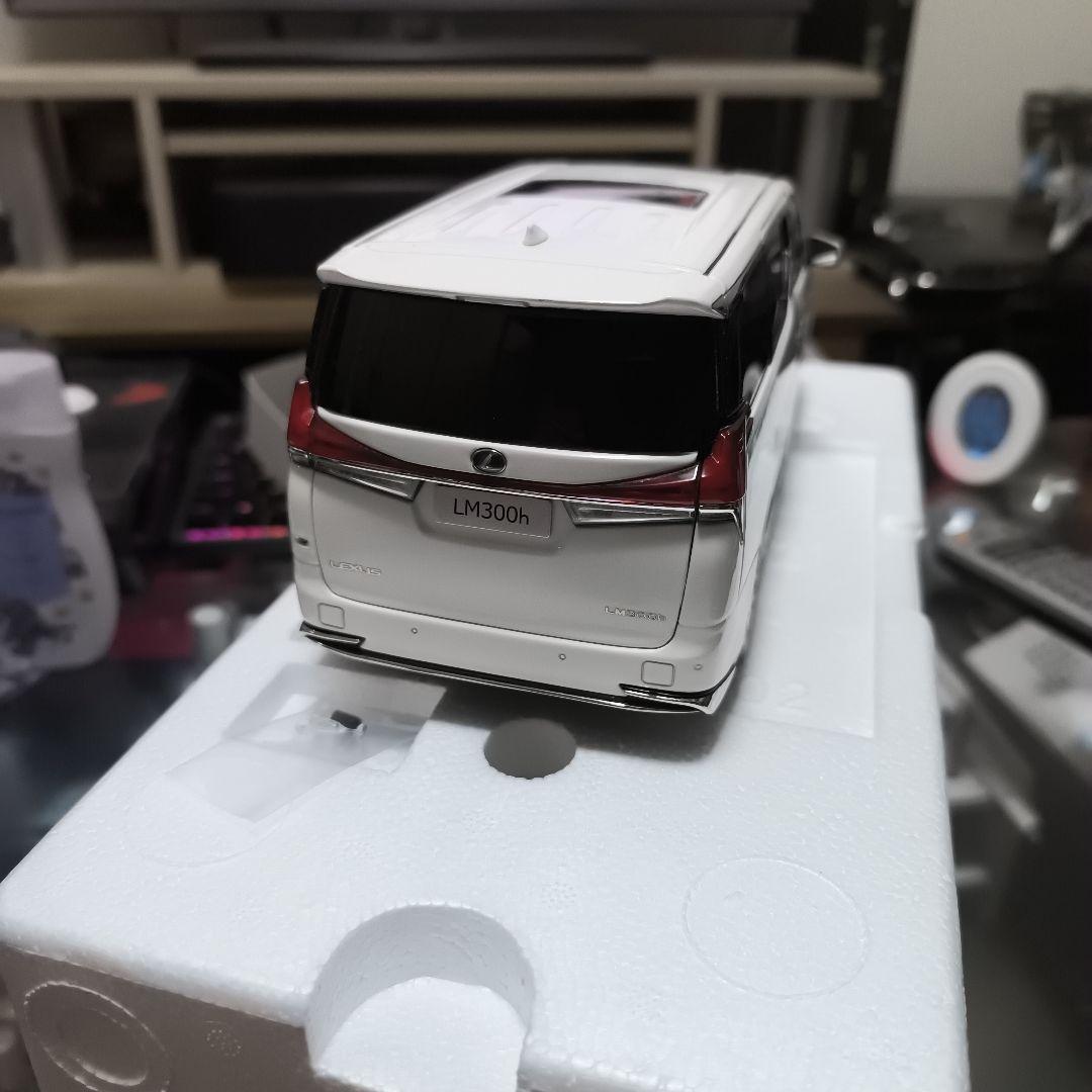 京商 1/18レクサス Lexus LM300h ホワイト