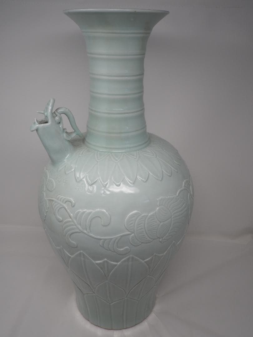 青磁花瓶　全國騎兵總指揮使歐陽虎府上　中国　一部カケあり　-SO