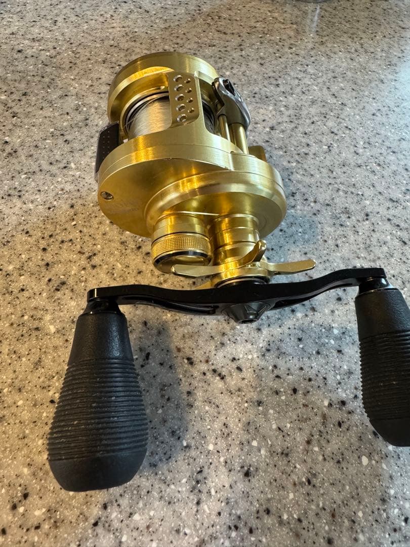 SHIMANOカルカッタコンクエスト100HG DRTバリアルハンドル付き