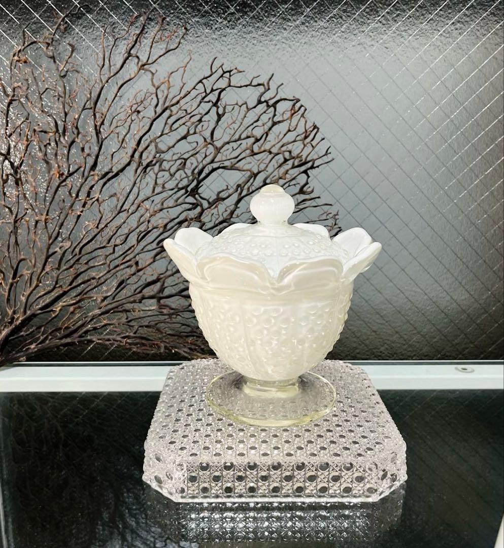 骨董　時代ガラス　霰プレス　あられ模様　花型　菓子器　飴屋瓶　ボンボン入れ