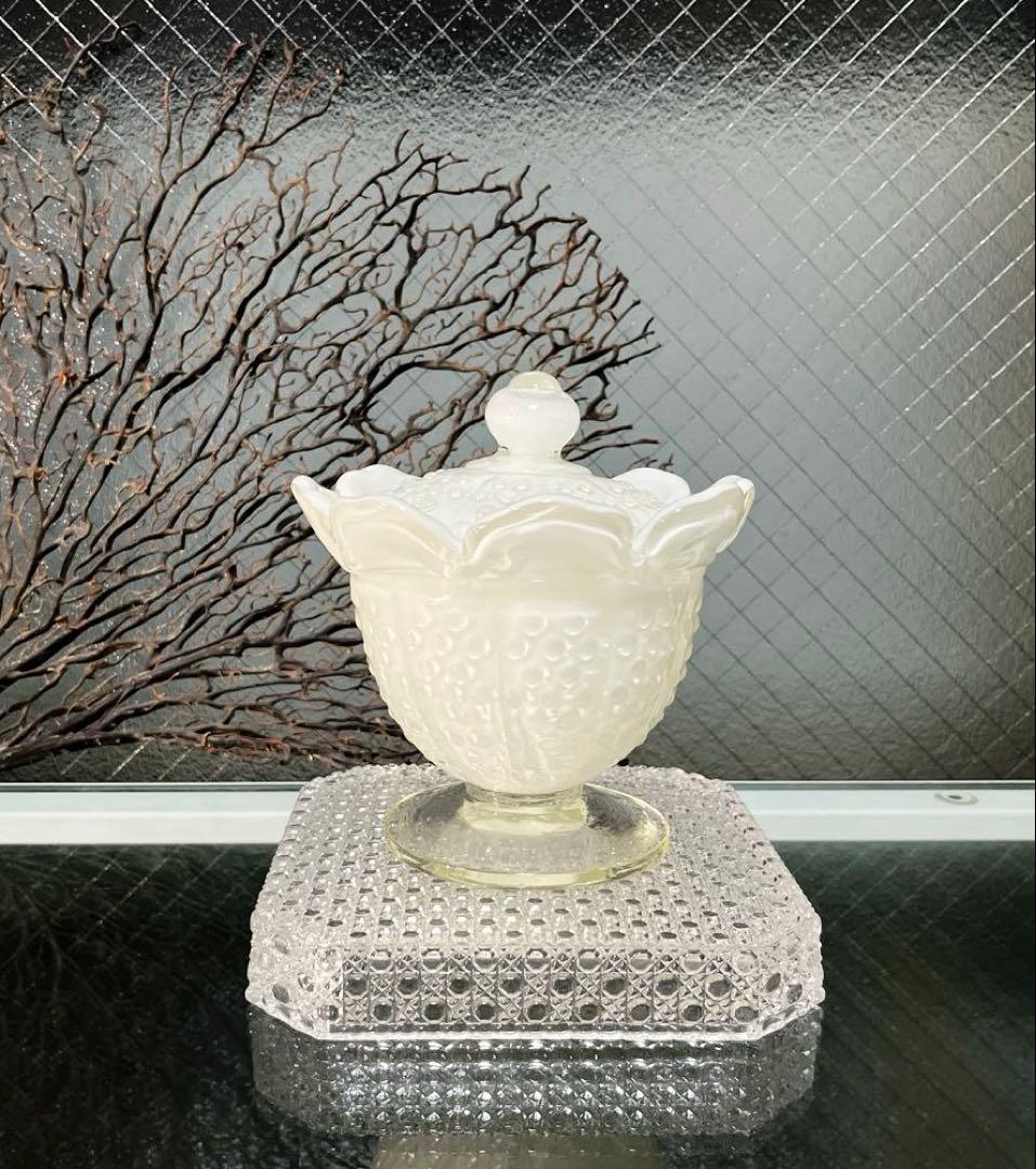 骨董　時代ガラス　霰プレス　あられ模様　花型　菓子器　飴屋瓶　ボンボン入れ