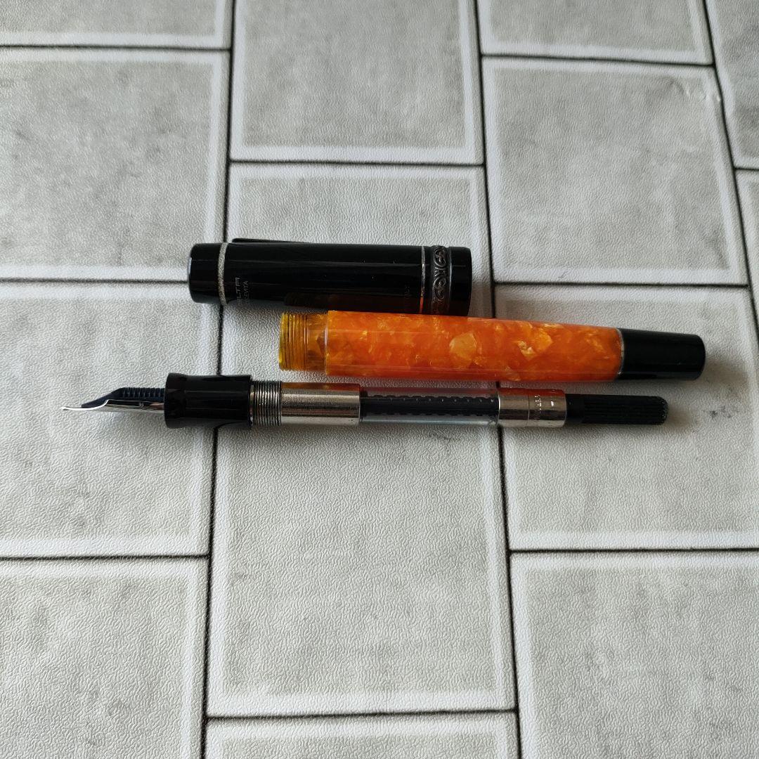 デルタ（delta）ドルチェビータ　万年筆　ボールペンセット　箱付き