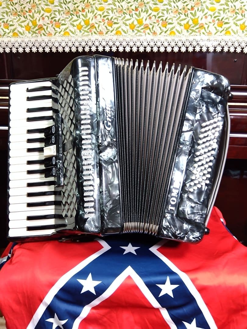 TOMBO Grandaile GT-60 アコーディオンケース付、簡易調律済