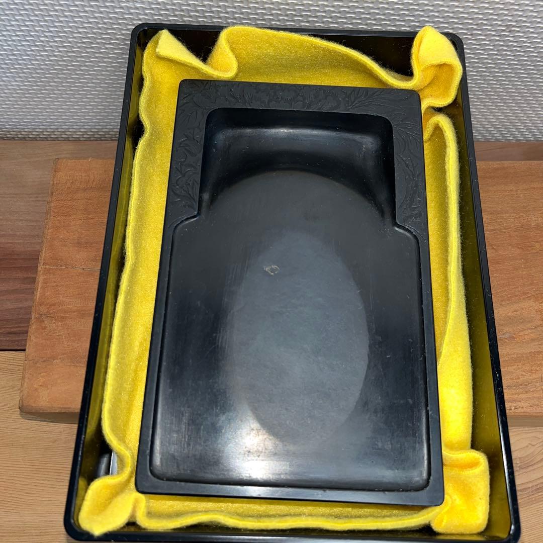 ⭕️端渓硯　牡丹彫刻美しい　硯陰を削り彫り