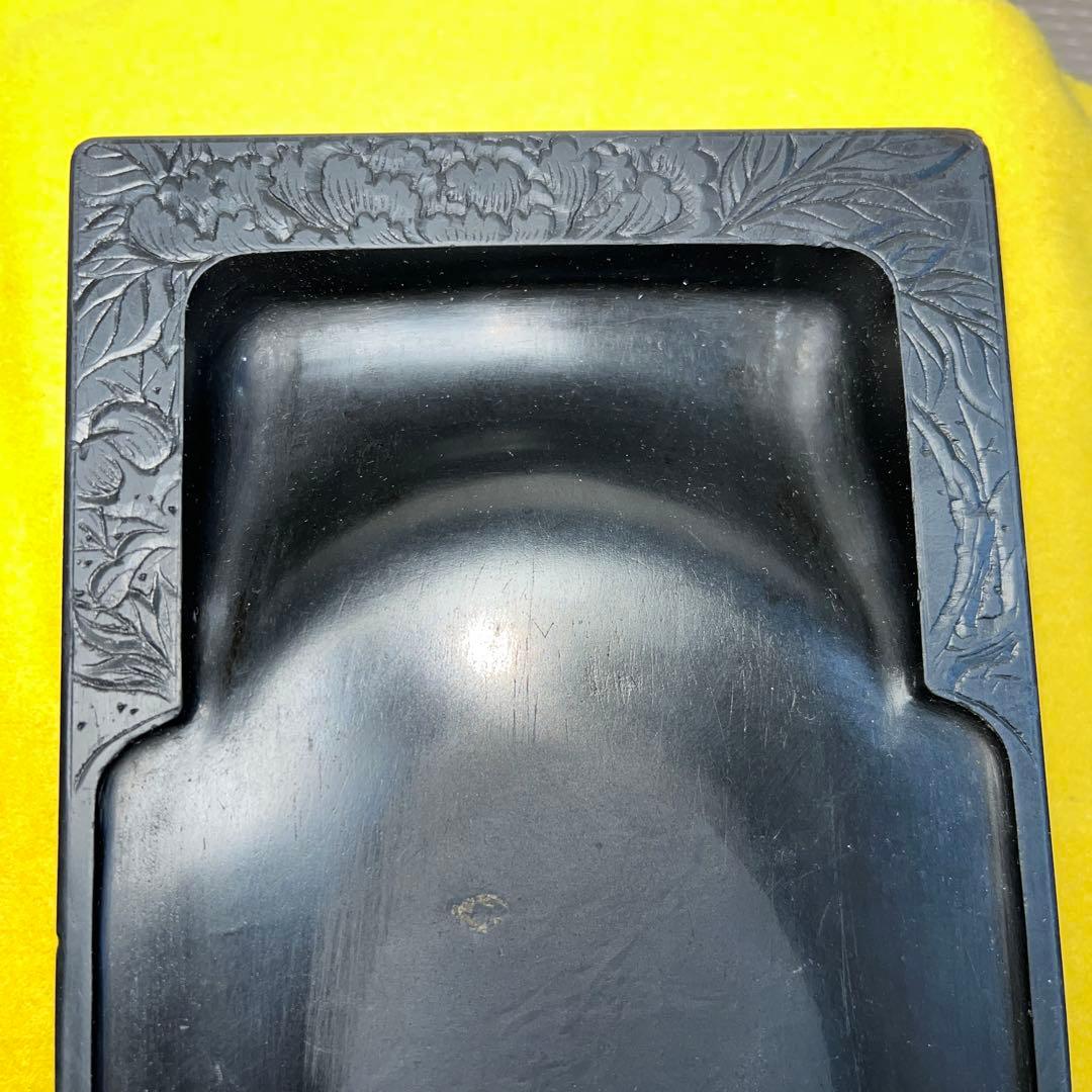 ⭕️端渓硯　牡丹彫刻美しい　硯陰を削り彫り