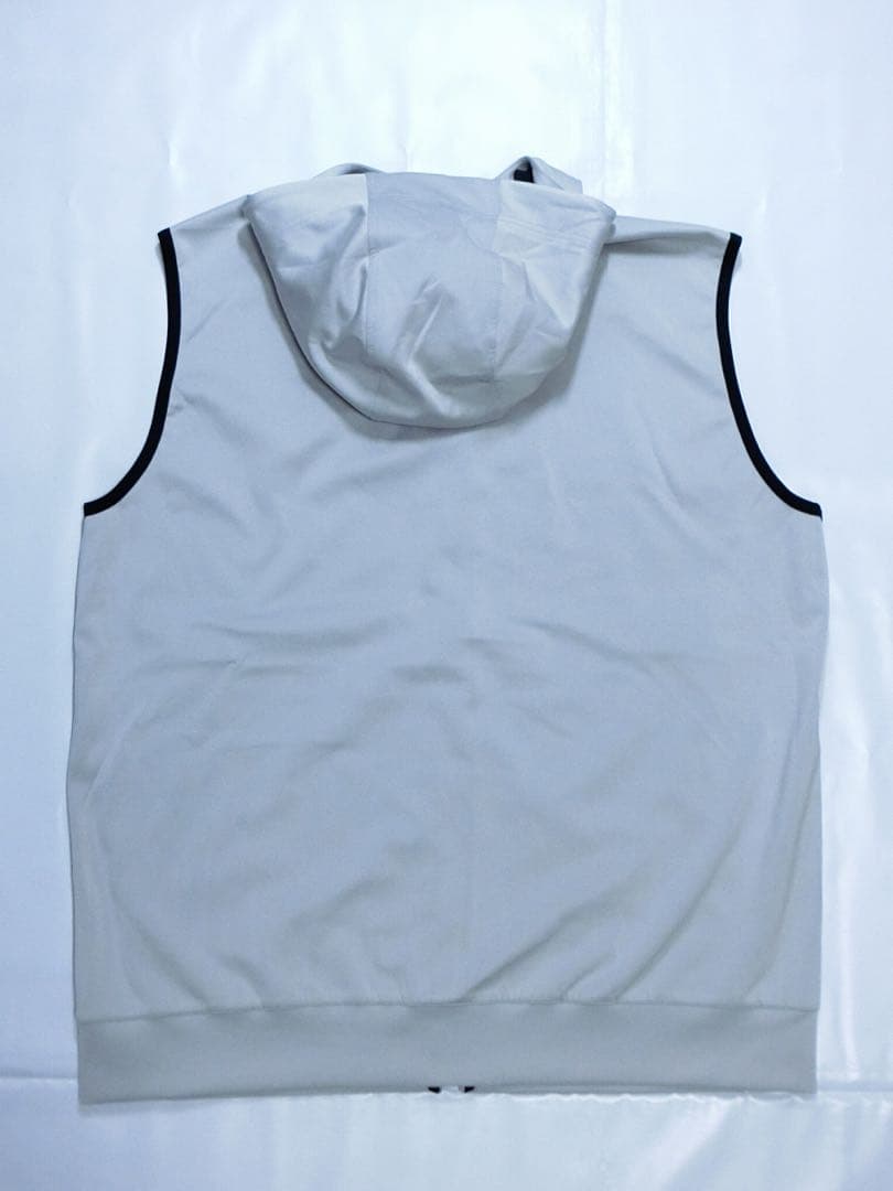 BRIEFING ブリーフィング　ライトグレーでフードが付いた前開きベスト XL