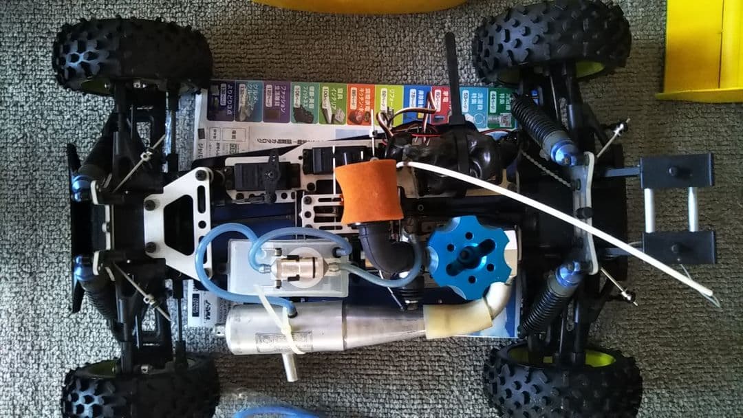 ラジコン、エンジンバギー