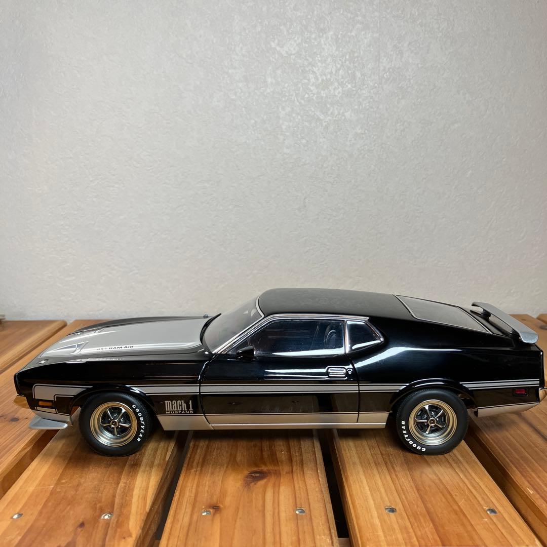 オートアート1/18 FORD MUSTANG MACH I BLACK