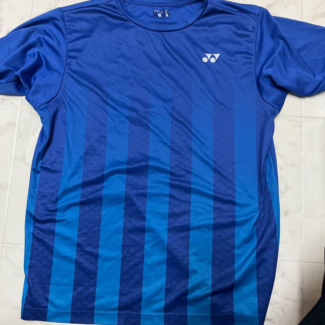 YONEXバドミントンセット（赤ショートパンツ×2・青Tシャツ・黒Tシャツ）