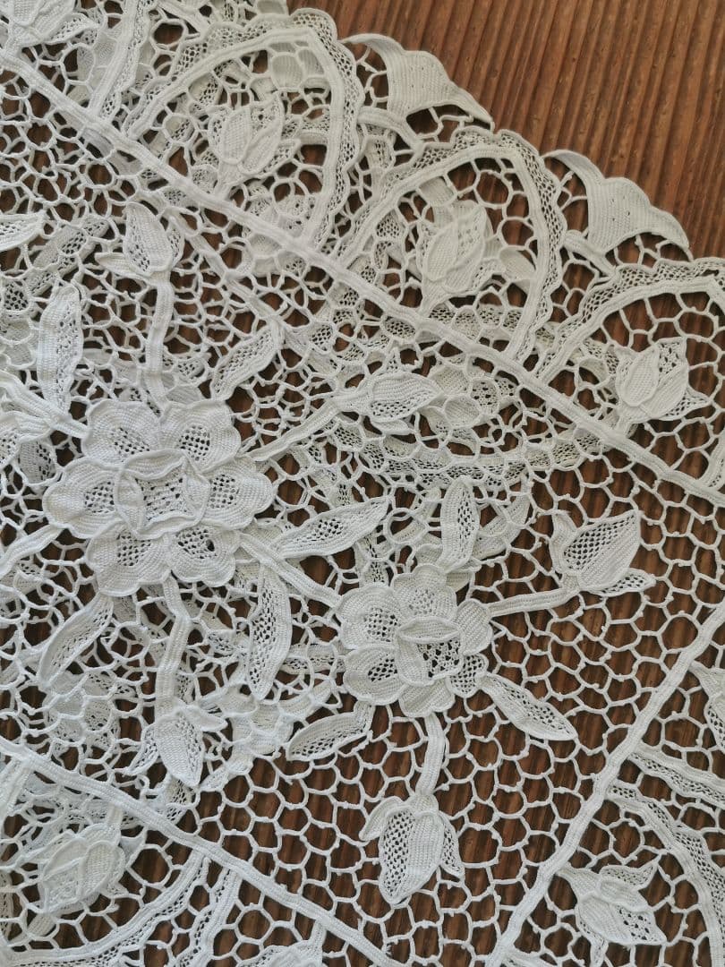 アンティーク イタリア ポワンドヴェニスローズ 薔薇と蕾 リネンレースランナー