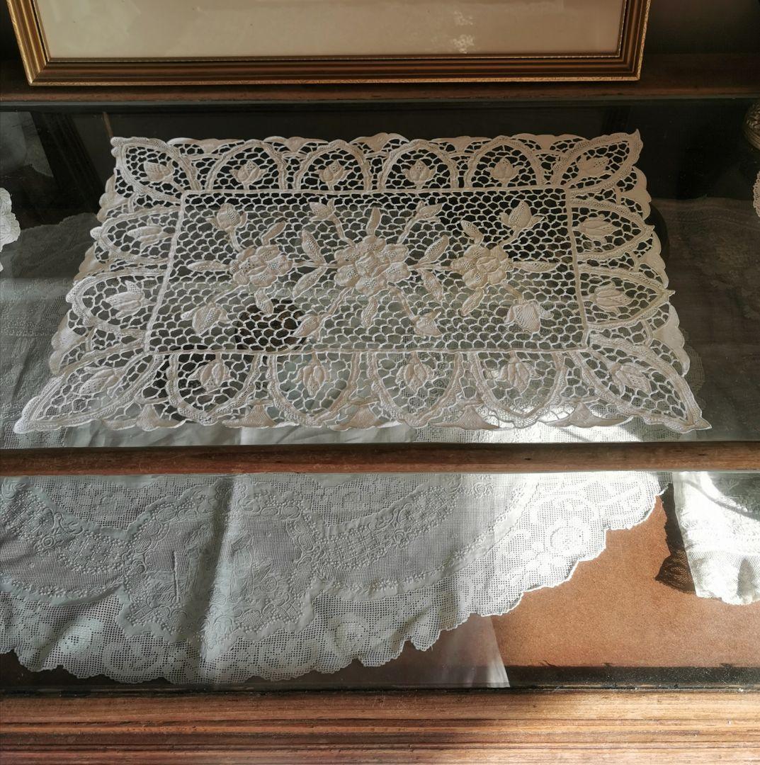 アンティーク イタリア ポワンドヴェニスローズ 薔薇と蕾 リネンレースランナー