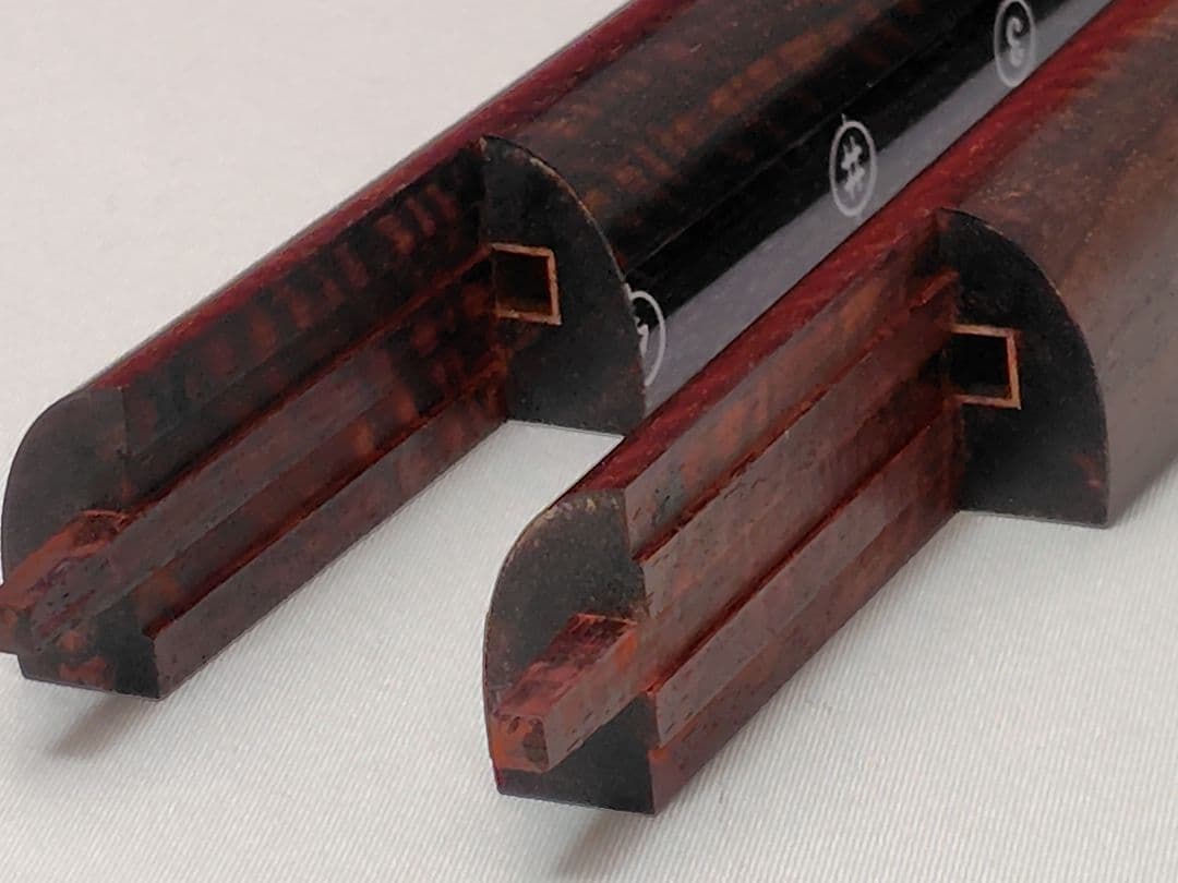 C059 【中古】三味線（子持ち綾杉／金細／二本溝）ケース付（バチ有）／修理前提