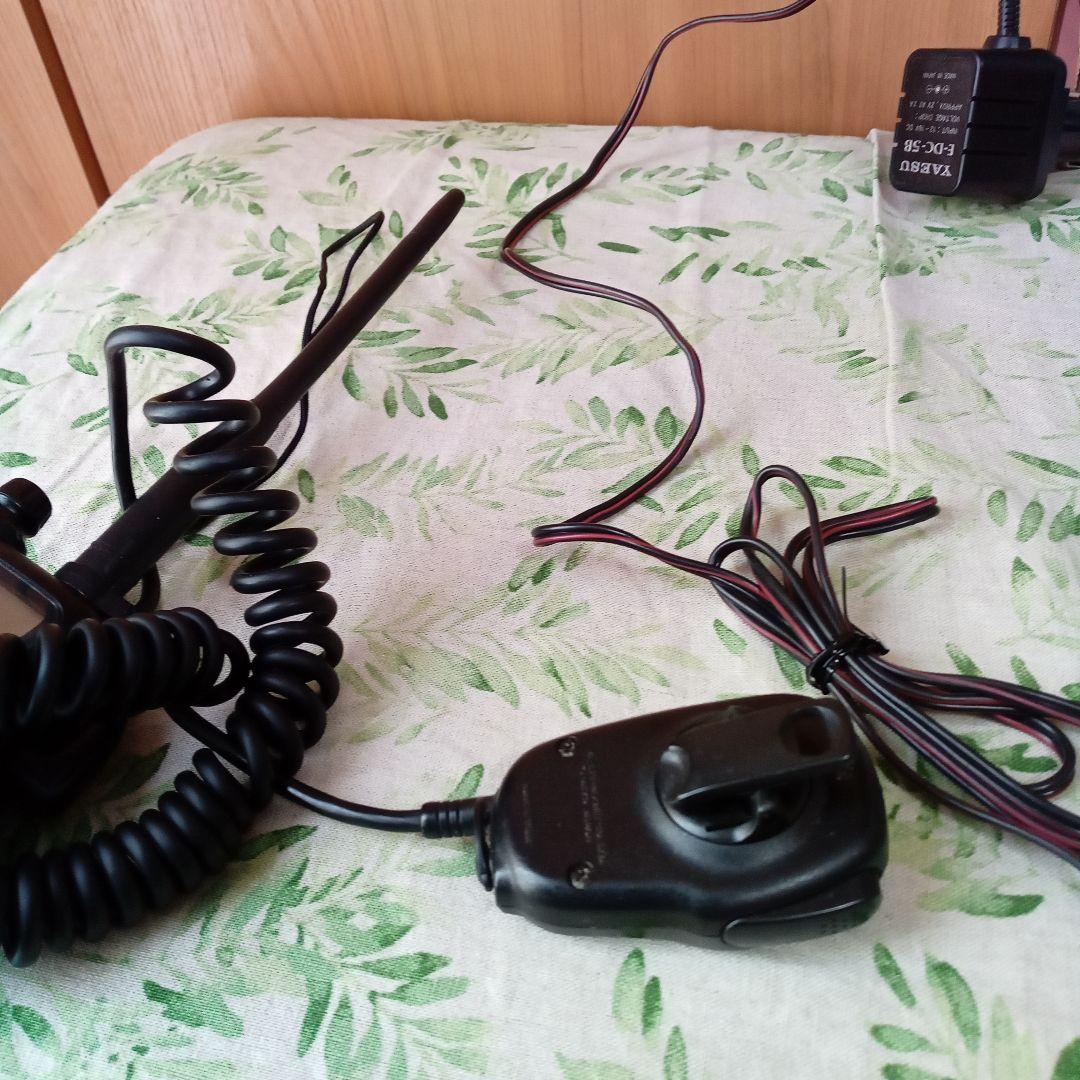 YAESU FT-50 トランシーバー 144/430M　ハンディ マイク電源付