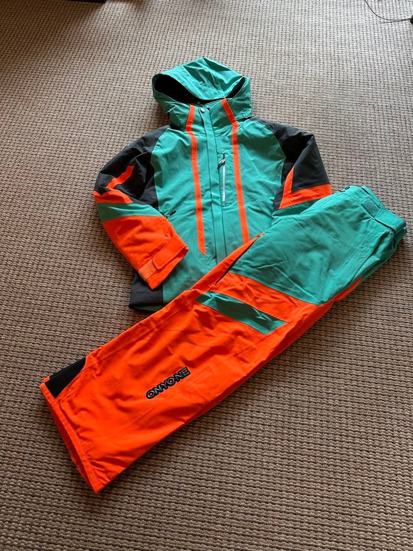 美品　オンヨネ ONYONE スキーウェア デモ DEMO サイズM