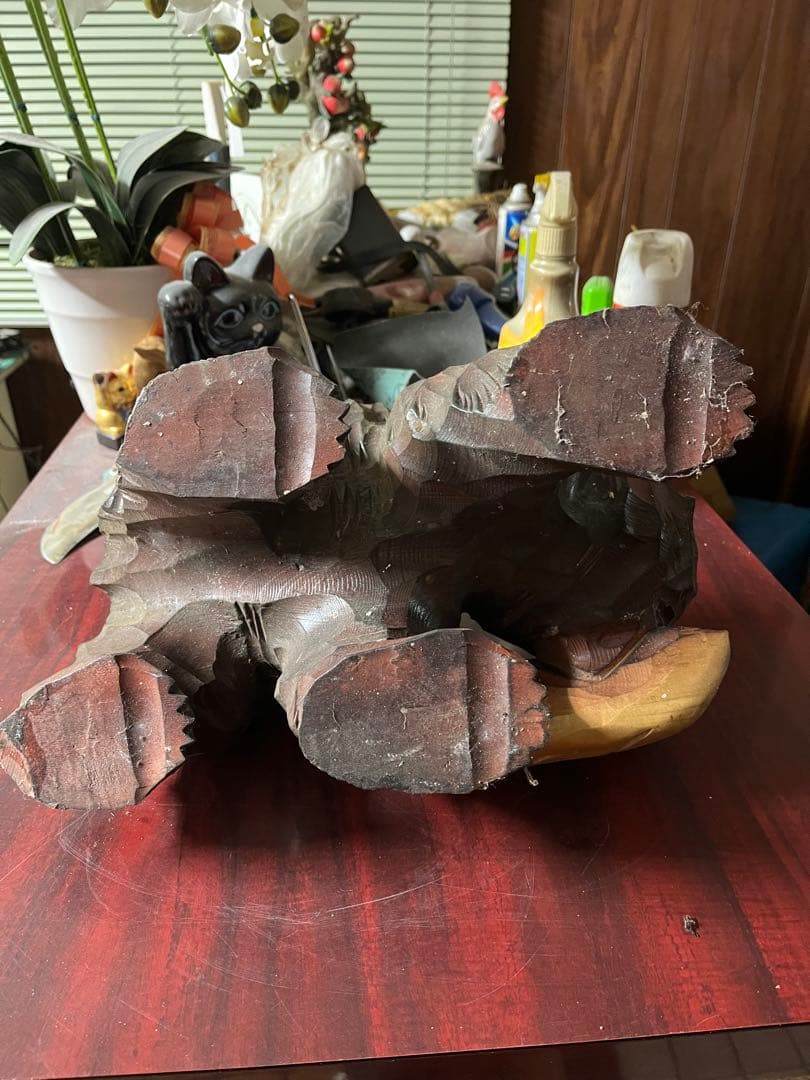 木彫り　クマの彫刻 魚付き