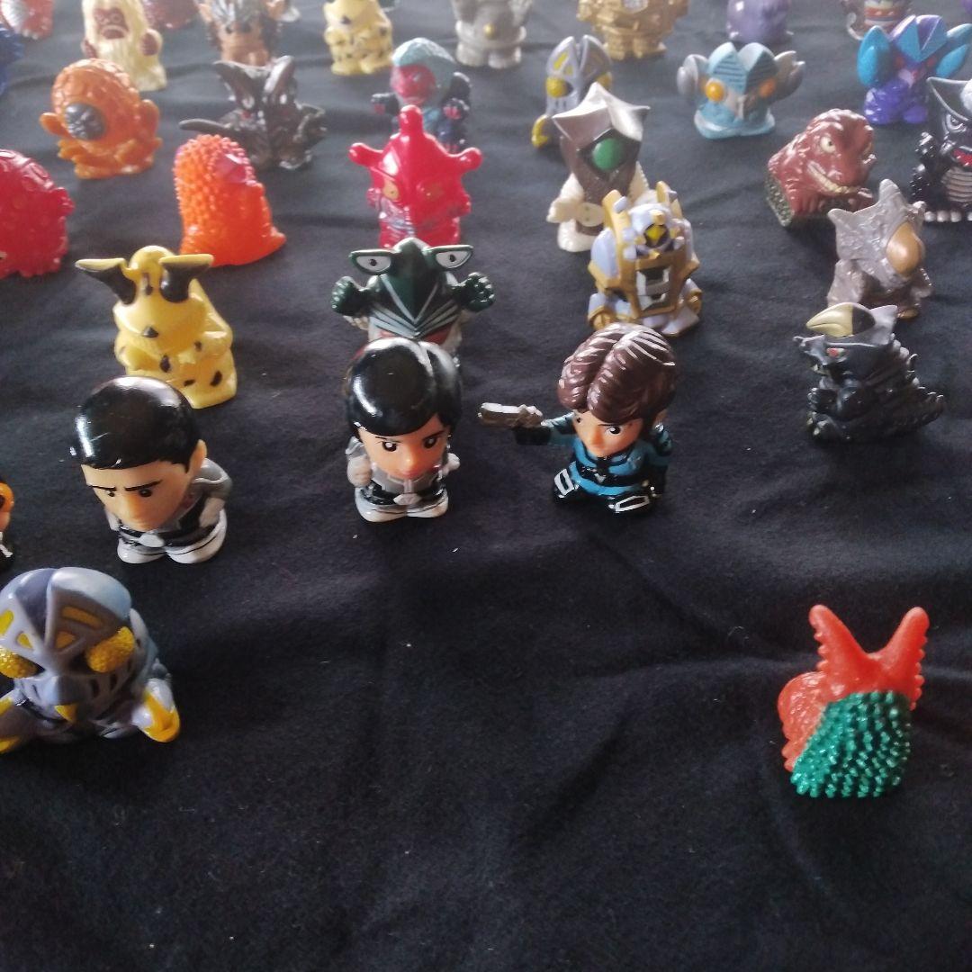 ウルトラマン怪獣とウルトラ警備隊指輪人形80体まとめ売り