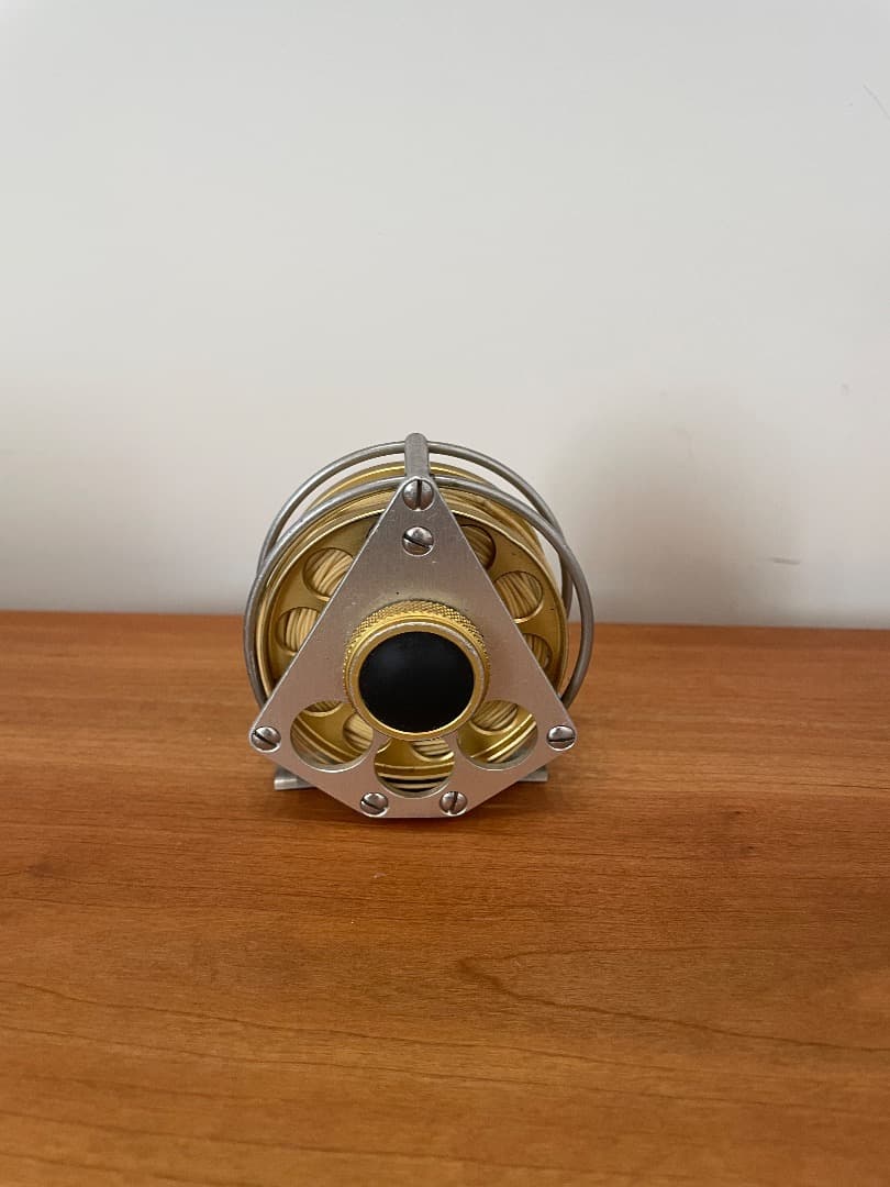 アリハート　フライリール 金色と銀色 レザーケース付き