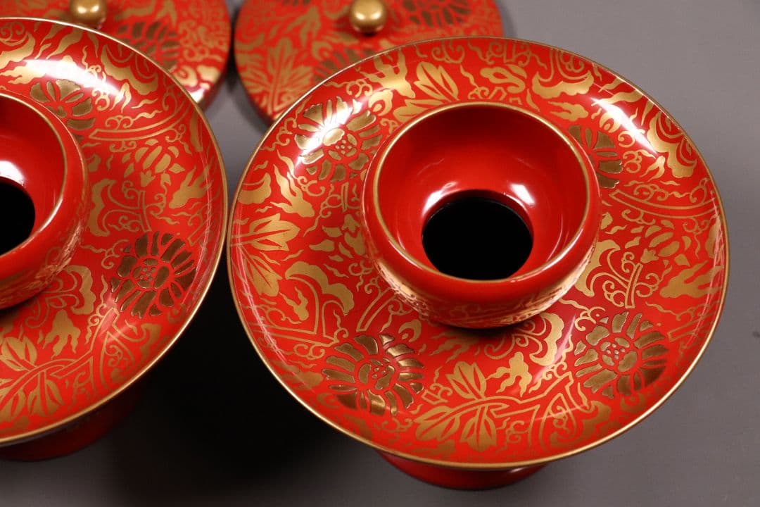 時代花唐草蒔絵 朱塗茶台 茶碗一対 天然木 金蒔絵 古伊万里【MA365】