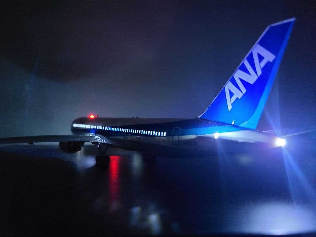 ANA ボーイング 777-300LED仕様 完成品