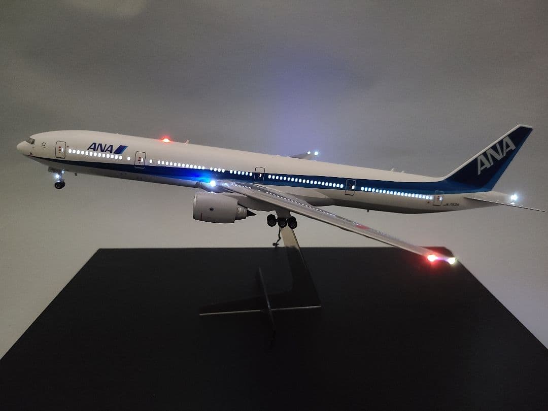 ANA ボーイング 777-300LED仕様 完成品