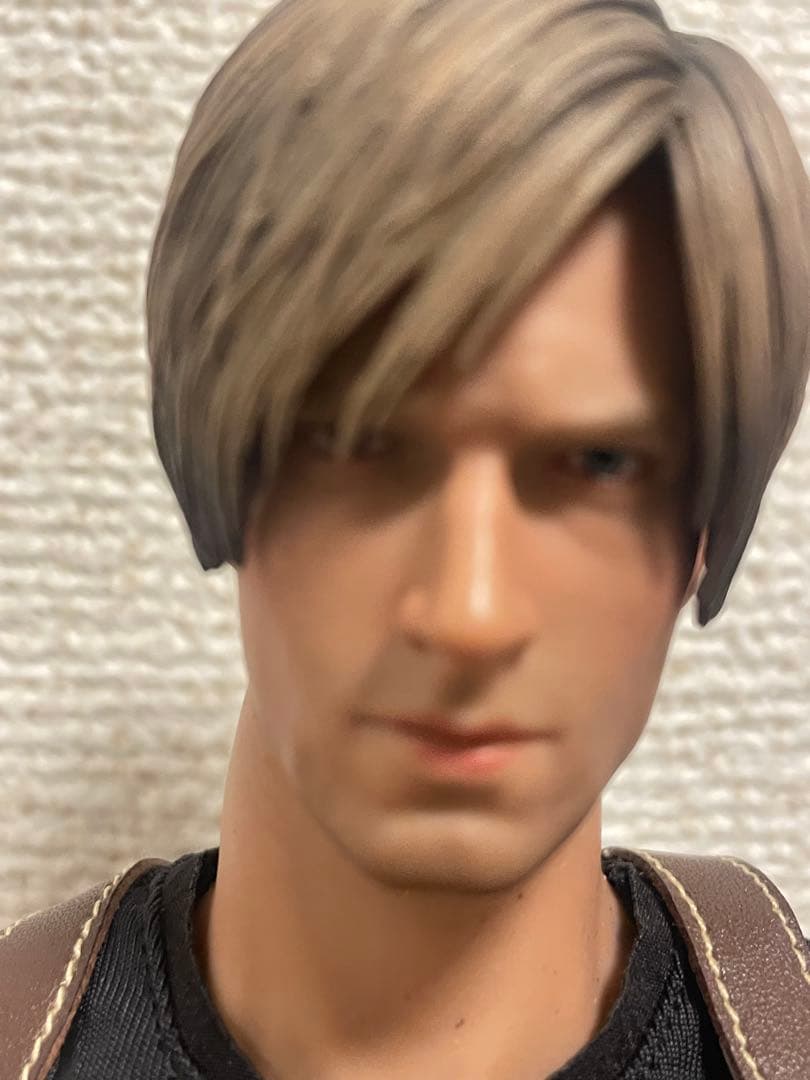 レオン・S・ケネディ フィギュア　1/6 RE4 バイオハザード