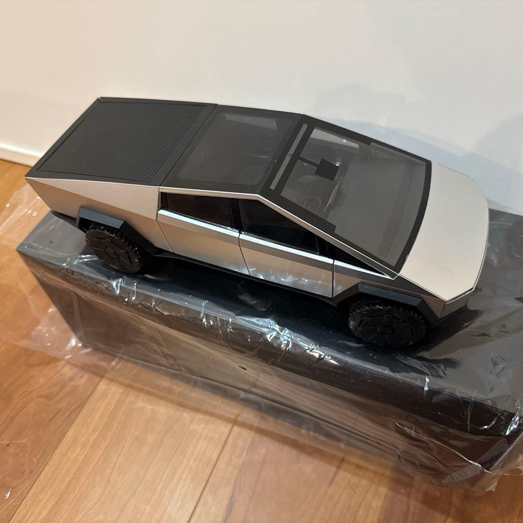 サイバートラック　ミニテスラ（テスラ正規品）